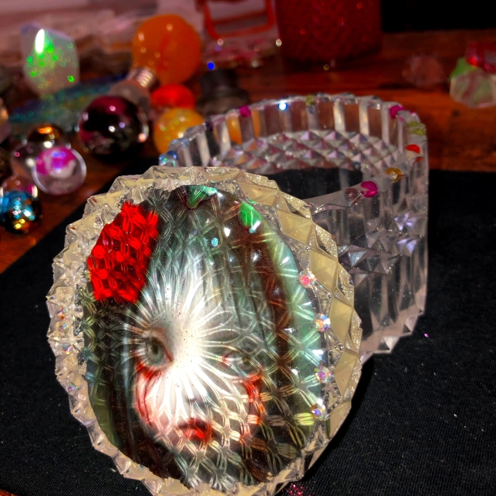 Resin dish with lid